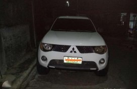 Mitsubishi Strada 4x4 Automatic 2009 for sale
