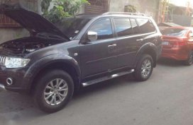 SELLING Mitsubishi Montero gls v 2011aquared model