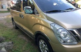 SELLING HYUNDAI Starex vgt 2010 gold