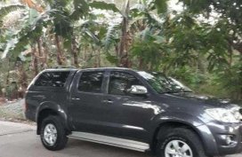 Pickup Truck 2011 Toyota Hilux 2.7G M/T Diesel