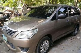 For sale TOYOTA Innova E 2012 model manual transmission