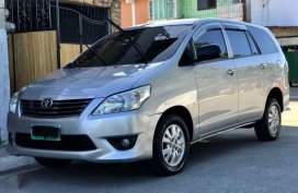 Selling Toyota Innova e 2012 automatic diesel