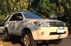 Toyota Fortuner G 4x2 2.5 2011 Model Automatic Transmission