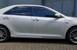 Toyota Camry 2.5V Pearlwhite for sale 