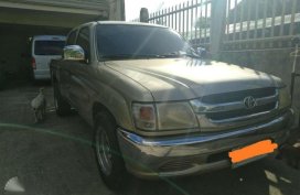2004 Toyota Hilux 2L for sale 