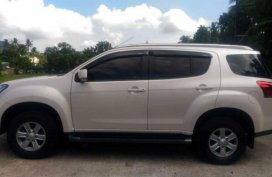 Selling 2nd Hand (Used) Isuzu Mu-X 2015 in Nagcarlan