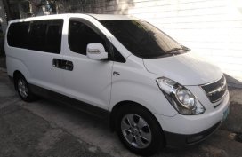 Selling 2nd Hand (Used) Hyundai Starex 2010 Automatic Diesel in Manila