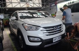 Selling White Hyundai Santa Fe 2014 in Manila
