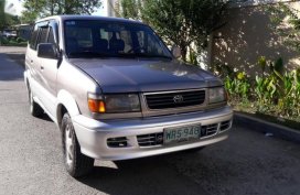 Used Toyota Revo 2000 for sale in Santa Maria