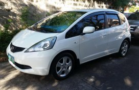 Selling White 2010 Honda Jazz Hatchback in Quezon City