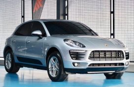 Silver Porsche Macan 2016 at 13101 km for sale