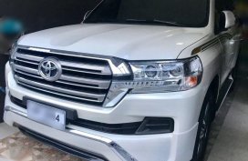 Selling 2nd Hand Toyota Land Cruiser 2017 Automatic Diesel at 400 km in Quezon City