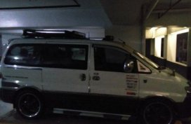 Selling Hyundai Starex 1998 at 100000 km in Manila