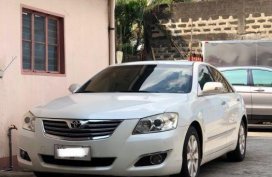 Selling Pearl White Toyota Camry 2009 in Manila