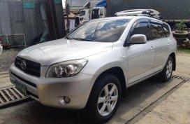 Selling 2006 Toyota Innova in La Trinidad