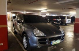 Grey Porsche Cayenne 2006 at 65000 km for sale 