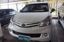 Selling White Toyota Avanza 2014 in Manila