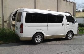 Selling Used Toyota Grandia 2012 Manual Diesel in Clarin