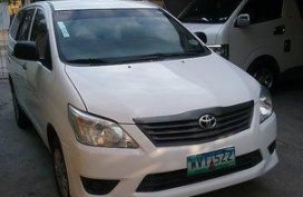 White Toyota Innova 2013 for sale in Tarlac 