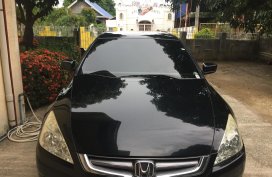 Selling 2nd Hand Black Honda Accord 2004 Automatic