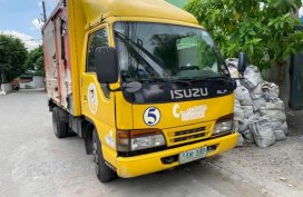Selling 2nd Hand Isuzu Elf in Quezon City