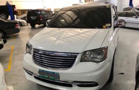 Selling Chrysler Town And Country 2013 Automatic Gasoline in Makati