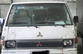 Selling White Mitsubishi L300 2010 Van in Mandaue 