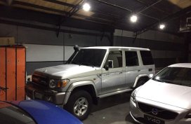 Selling Toyota Land Cruiser 2016 at 2000 km in Quezon City