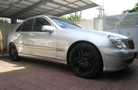Sell 2nd Hand 2001 Mercedes-Benz C200 Automatic Gasoline at 70000 km in Manila