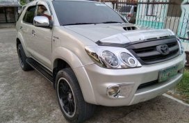 2nd Hand Toyota Fortuner 2005 Automatic Diesel for sale in San Mateo