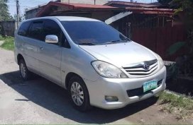 Sell 2nd Hand 2010 Toyota Innova Automatic Diesel at 85000 km in Davao City