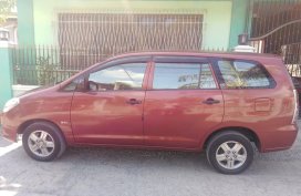 Red Toyota Innova 2005 for sale in Talavera