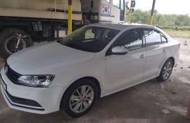 White Volkswagen Jetta 2017 at 10000 km for sale