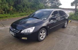 Selling Black Honda Accord 2005 at 60000 km 