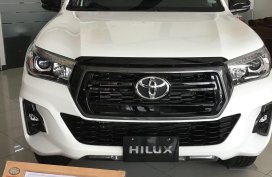 Selling Brand New White Toyota Hilux 2019 in Metro Manila 