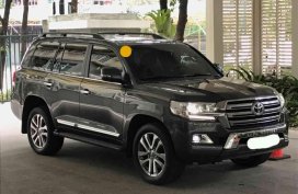 Selling Toyota Land Cruiser 2019 at 10000 km in Manila