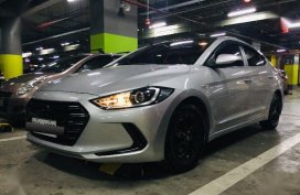 Selling Silver Hyundai Elantra 2017 in Dasmariñas
