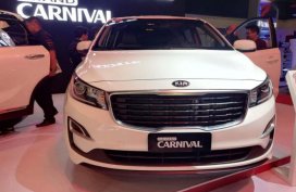 Selling Brand New Kia Grand Carnival 2019 in Makati