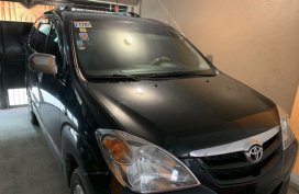 Selling Black Toyota Avanza 2011 in Pasig