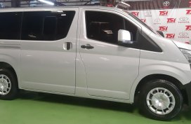Selling Toyota Hiace 3.0 Commuter 2019 in Mandaluyong