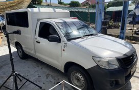 Selling White Toyota Hilux 2014 Truck in Quezon City 
