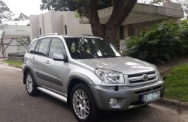 2nd Hand Toyota Rav4 2004 Automatic Gasoline for sale in Mandaluyong