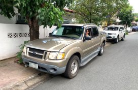 Selling Ford Explorer 2003 at 118814 km in Cainta