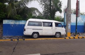 Selling 2nd Hand Mitsubishi L300 1996 Van in Biñan