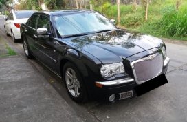 Selling 2nd Hand Chrysler 300C 2005 in Quezon City
