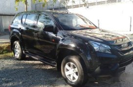 Selling Black Isuzu Mu-X 2015 Manual Diesel at 25000 km