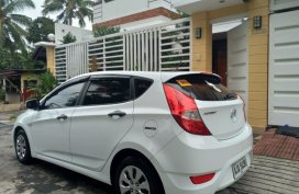Selling White Hyundai Accent 2015 Hatchback Automatic Diesel at 47000 km 