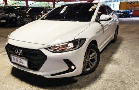 Sell White 2016 Hyundai Elantra at 22000 km 