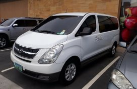 Sell White 2010 Hyundai Starex in Alegria 