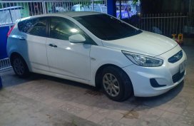 Sell White 2014 Hyundai Elantra Hatchback in Angeles 